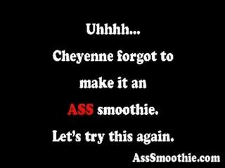 Cheyenne 獵人 drinks 一 孔 冰沙