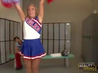 Fleksibilnost cheerleders in uniforma sluts v hardcore zabavno