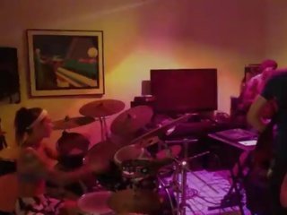 Felicity feline ארוך drum ו - jam עם חברים ב los angeles מאחורי ה הקלעים