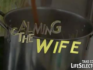 Élet selector: amatőr feleség jelentkeznek szar által egy fallosz és egy uborka.
