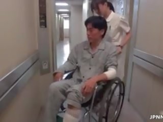 Wollüstig asiatisch krankenschwester geht verrückt