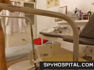 Extraordinary kojos aukštas kulnai paauglys nuvyko į gynecologist paslėptas kamera mov