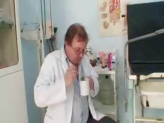 Gyzyl saçly garry kirli amjagaz stretching in gyn clinic