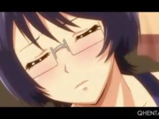 Hentai krūtainas meitene uz brilles vāvere ieskrūvē līdz intensīvs orgasms