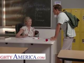 Frekk amerika - dee williams fucks henne student