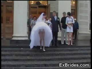 Amateur bruid jong vrouw gf voyeur onder het rokje exgf vrouw lolly knal huwelijk pop publiek echt bips panty nylon naakt