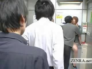 ביזארי יפני שֶׁלְאַחַר משרד הצעות חזה גדול דרך הפה x מדורג סרט כספומט