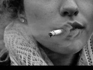 Καπνίζοντας γυναίκες b&w με antz